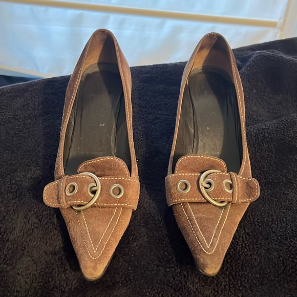 Vintage Prada kitten heel buckle front heels. Brown suede. - Picture 1 of 4